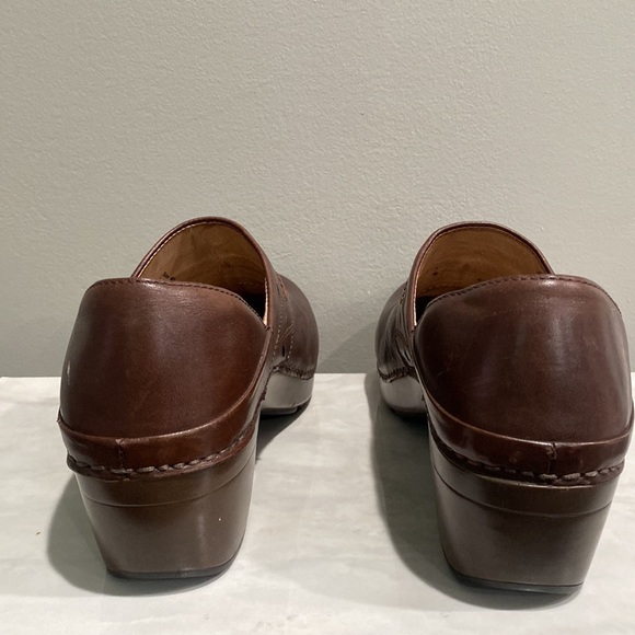 Dansko Brown Leather Clogs Size 10.5 41 - Picture 7 of 11